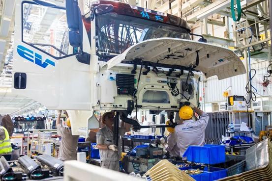 四月解放终端持续领航，新能源领域大放异彩